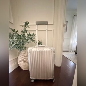RIMOWA Original Cabin Silver Carey On